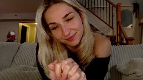 Snapshot of charbearxoxo chatting on 10/10/25, 12:20 char online show from 10/10/25, 12:20