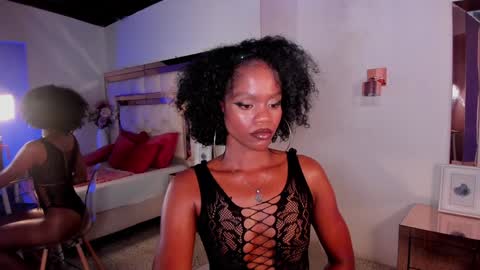 charis_hill online show from 02/05/25, 01:04