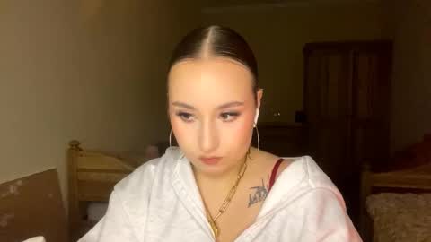 Trixie online show from 12/01/25, 01:27