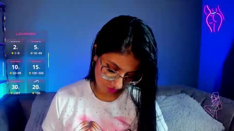 charlhot_ online show from 11/14/25, 12:48