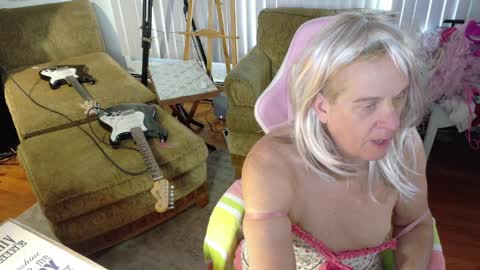 Charli online show from 04/07/26, 10:42