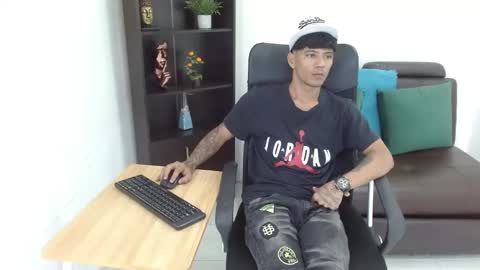 Snapshot of charlie_oconnor chatting on 01/12/25, 04:00 Charlie oconnor online show from 01/12/25, 04:00