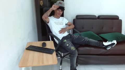 Snapshot of charlie_oconnor chatting on 01/21/25, 03:37 Charlie oconnor online show from 01/21/25, 03:37