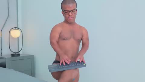 Snapshot of charlie_walkerr chatting on 06/19/26, 07:17 charlie_walkerr online show from 06/19/26, 07:17