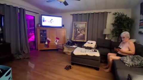 Snapshot of charliebroun chatting on 12/03/25, 04:20 charliebroun online show from 12/03/25, 04:20