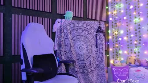 Charlie Cake online show from 12/22/25, 06:21