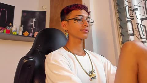 Snapshot of charlieerusso chatting on 12/24/24, 06:33 Charles Russo online show from 12/24/24, 06:33