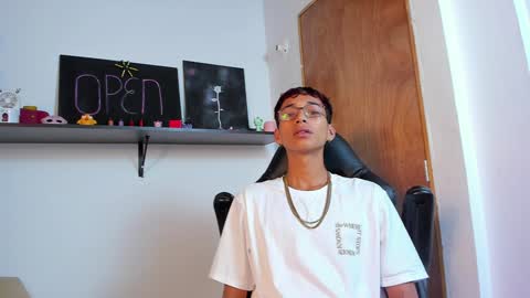 Snapshot of charlieerusso chatting on 01/06/25, 12:05 Charles Russo online show from 01/06/25, 12:05