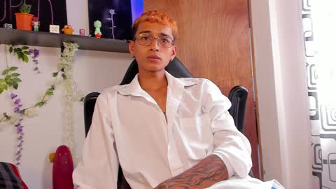 Snapshot of charlieerusso chatting on 01/23/25, 06:35 Charles Russo online show from 01/23/25, 06:35