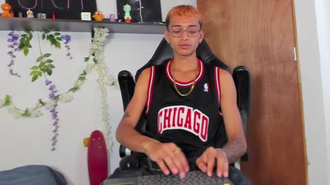 Snapshot of charlieerusso chatting on 01/25/25, 03:41 Charles Russo online show from 01/25/25, 03:41