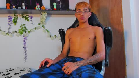 Snapshot of charlieerusso chatting on 02/08/25, 06:55 Charles Russo online show from 02/08/25, 06:55