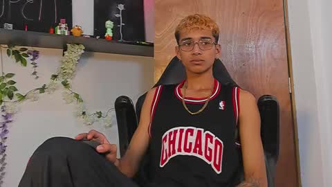 Snapshot of charlieerusso chatting on 02/09/25, 08:02 Charles Russo online show from 02/09/25, 08:02