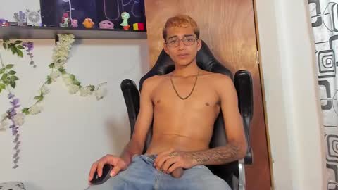 Snapshot of charlieerusso chatting on 02/17/25, 09:19 Charles Russo online show from 02/17/25, 09:19