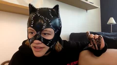 CharliesCherryRoomxoxoxoxo online show from 11/10/25, 08:19