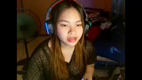 Snapshot of charlincadorna125 chatting on 12/20/25, 12:45 Sweetieeche online show from 12/20/25, 12:45