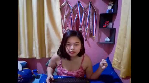 Snapshot of charlincadorna125 chatting on 04/10/26, 06:56 Sweetieeche online show from 04/10/26, 06:56