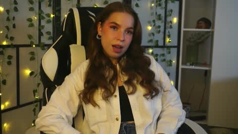 Snapshot of charlinemanke chatting on 10/08/25, 05:32 Dannie online show from 10/08/25, 05:32