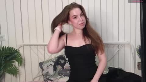 Snapshot of charlinemanke chatting on 10/11/25, 08:51 Dannie online show from 10/11/25, 08:51