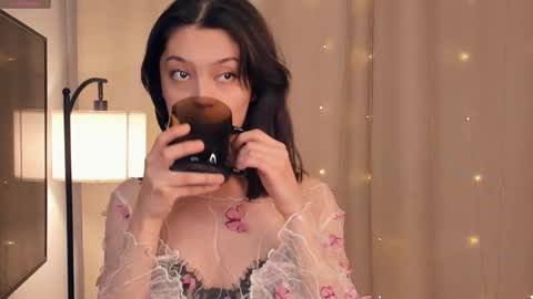 Yumi online show from 02/17/26, 08:15