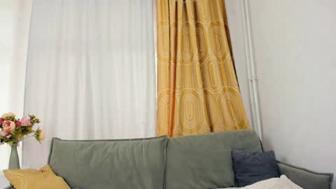 Yumi online show from 04/22/26, 08:06