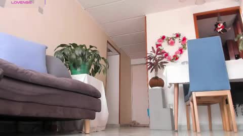 Snapshot of charlize_legs_ chatting on 05/28/26, 03:42 Charlize online show from 05/28/26, 03:42