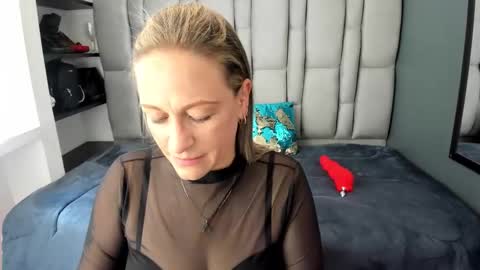 Charlot milf online show from 12/01/25, 02:22