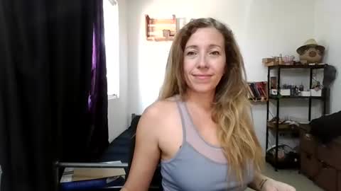 Snapshot of charlot_ponze chatting on 07/23/26, 05:44 charlott online show from 07/23/26, 05:44