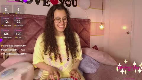 Snapshot of charlote__miller chatting on 02/16/25, 01:49 You honey online show from 02/16/25, 01:49