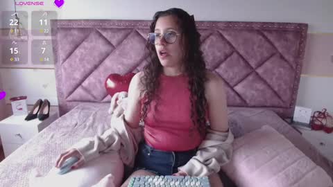 Snapshot of charlote__miller chatting on 02/18/25, 07:09 You honey online show from 02/18/25, 07:09