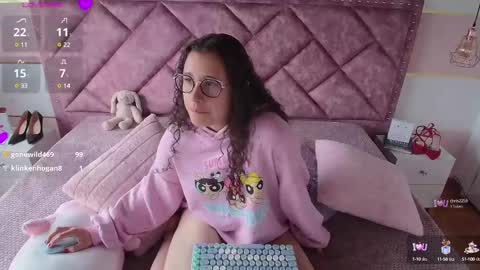 Snapshot of charlote__miller chatting on 02/21/25, 07:21 You honey online show from 02/21/25, 07:21