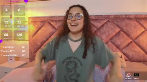 Snapshot of charlote__miller chatting on 02/25/25, 11:11 You honey online show from 02/25/25, 11:11