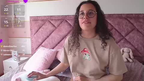 Snapshot of charlote__miller chatting on 02/27/25, 05:47 You honey online show from 02/27/25, 05:47