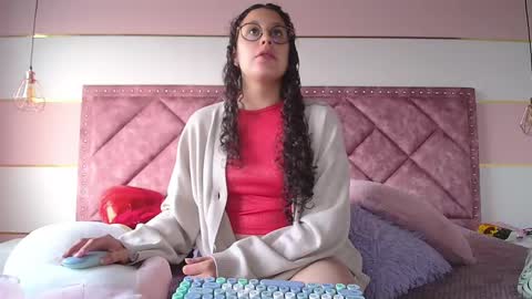 Snapshot of charlote__miller chatting on 03/08/25, 11:37 You honey online show from 03/08/25, 11:37