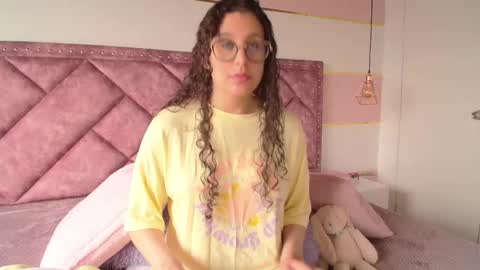 Snapshot of charlote__miller chatting on 03/09/25, 11:47 You honey online show from 03/09/25, 11:47