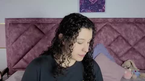 Snapshot of charlote__miller chatting on 09/11/25, 11:21 You honey online show from 09/11/25, 11:21