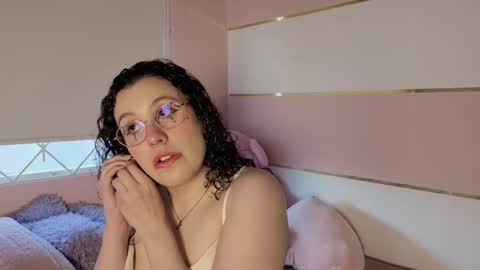 Snapshot of charlote__miller chatting on 10/01/25, 11:27 You honey online show from 10/01/25, 11:27