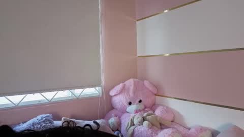 Snapshot of charlote__miller chatting on 10/15/25, 11:43 You honey online show from 10/15/25, 11:43