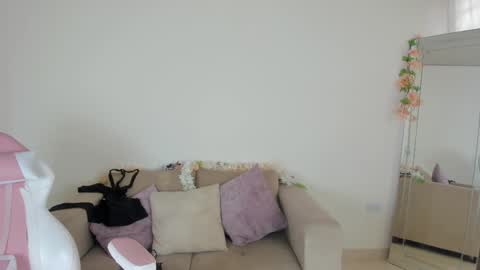 Snapshot of charlote_cowell_sub_ chatting on 12/22/24, 08:36 online show from 12/22/24, 08:36