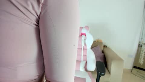 Snapshot of charlote_cowell_sub_ chatting on 02/11/25, 10:07 online show from 02/11/25, 10:07