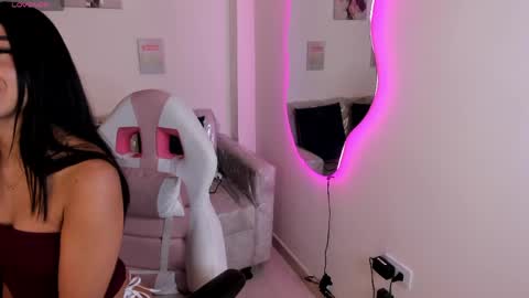 Snapshot of charlote_cowell_sub_ chatting on 04/30/26, 04:46 online show from 04/30/26, 04:46