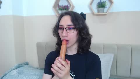 charlothe_dumont online show from 04/21/26, 02:56