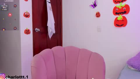 Snapshot of charlott25_ chatting on 10/21/25, 03:18 charlott online show from 10/21/25, 03:18