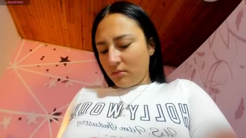 Snapshot of charlott_daphne chatting on 02/06/25, 01:05 charlott_daphne online show from 02/06/25, 01:05