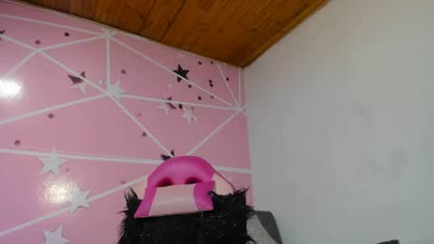 Snapshot of charlott_daphne chatting on 02/25/25, 11:22 charlott_daphne online show from 02/25/25, 11:22