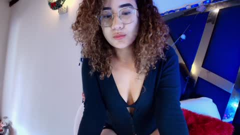 Snapshot of charlotte1117 chatting on 12/18/24, 06:35 Char 3 online show from 12/18/24, 06:35