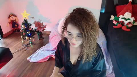 Snapshot of charlotte1117 chatting on 12/22/24, 06:48 Char 3 online show from 12/22/24, 06:48