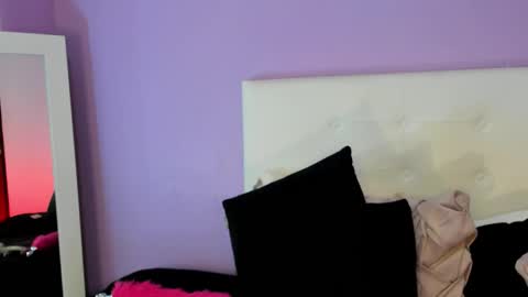 Snapshot of charlotte1117 chatting on 09/13/25, 03:23 Char 3 online show from 09/13/25, 03:23