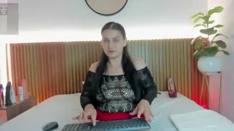 Snapshot of charlotte13x chatting on 08/05/26, 02:14 C H A R L O T T E online show from 08/05/26, 02:14