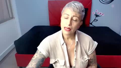 CHARLOTTE GRAY online show from 11/12/25, 12:27