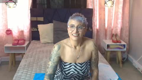 CHARLOTTE GRAY online show from 12/04/25, 07:55